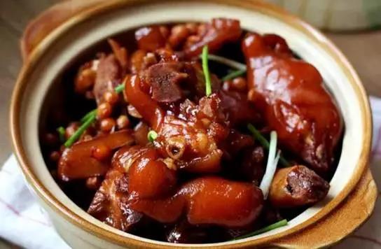 黄豆焖猪蹄,美容养颜又好吃