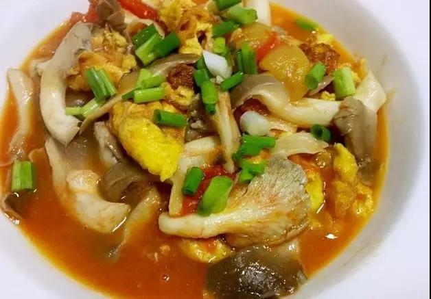 西红柿鸡蛋炒蘑菇，简单美味又下饭!