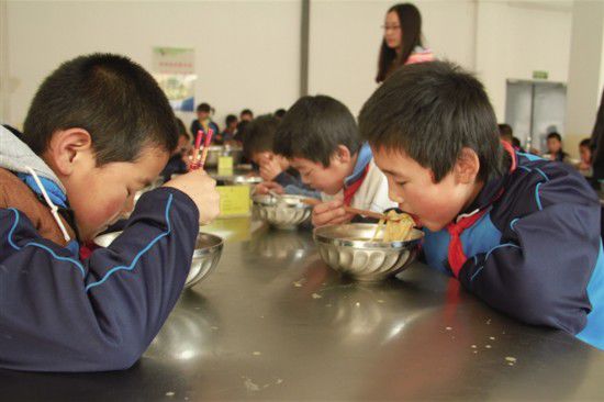 农村学校食堂到底能不能对外承包