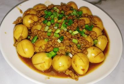 超级下饭的美味家常菜：肉末炒鹌鹑蛋