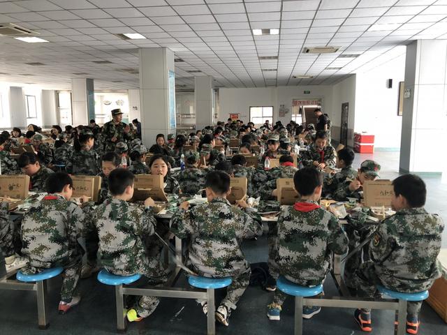 长丰县学生午餐食品安全，选择摩登7快餐更放心